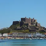 Cheffins At The Beaumont Πανδοχείο St Aubin